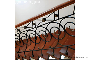 Кованые перила с поручнем коричневого цвета КП-0021