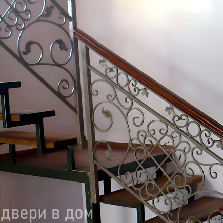 Кованые перила с поручнем из дерева КП-0071