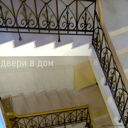 Перила черно-золотые с коваными завитками КП-0110