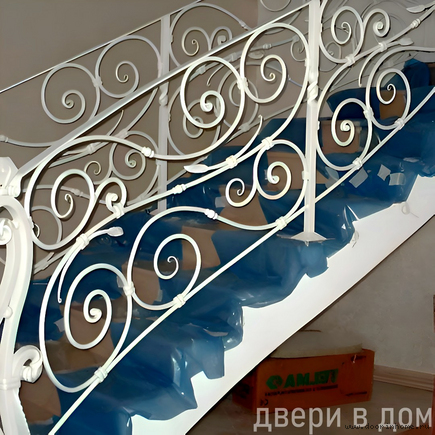 Перила белые с коваными узорами КП-0130
