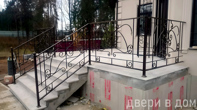Кованые перила уличные черные КП-022