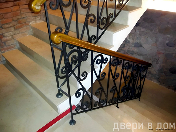 Перила кованые для маршевой лестницы КП-051