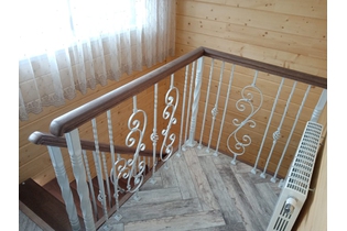 Лестница на 2 этаж на монокосоуре, поворот на 90° ЛМК-01
