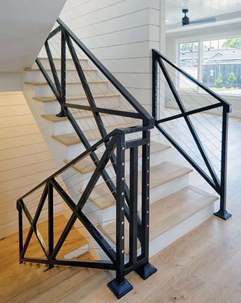 Сварные перила для лестниц с тросами лофт черные ТО-007